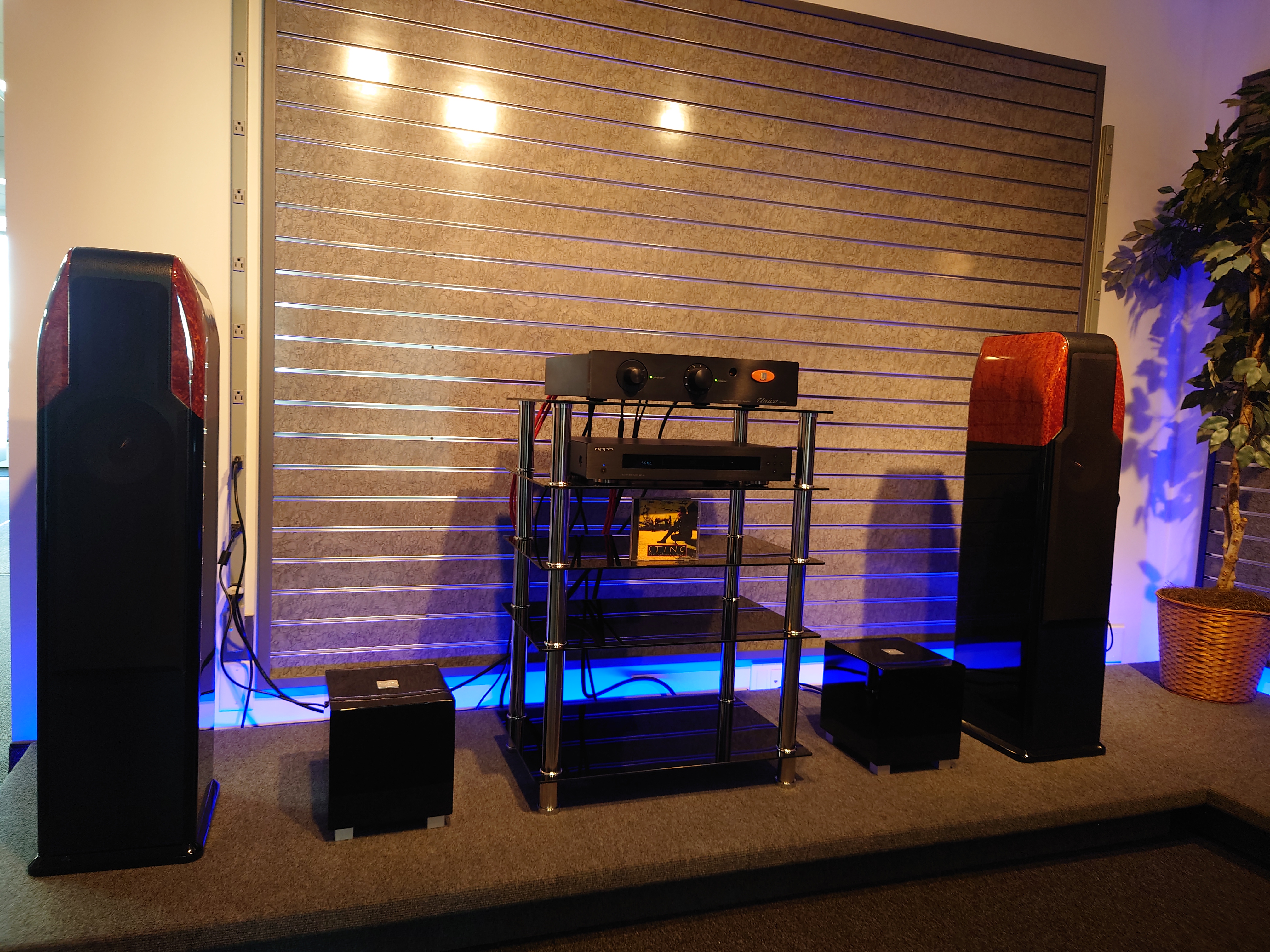 Unico Nuovo and Aurum Cantus Gracia Loudspeakers